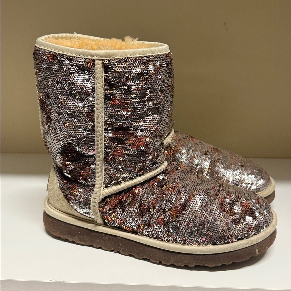 Ugg classic short sequin boot size 7